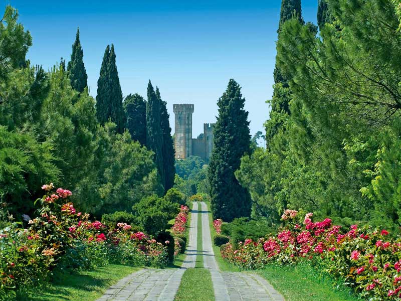 der Parco Sigurta mit der Torre von Valeggio sul Mincio