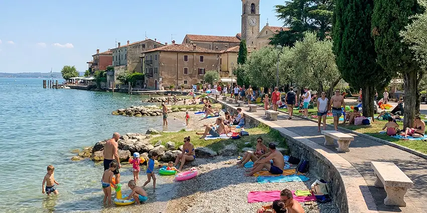 Beach and promenade in Lazise