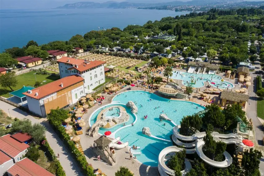 Camping Piani di Clodia – große Anlage mit Pools