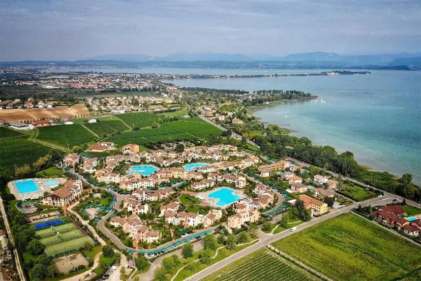 Garda Resort Village – große Ferienanlage mit Pools